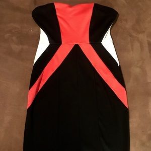 Strapless, chevron. Little black dress 💄